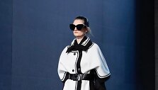 &bdquo;Elie Saab&ldquo; 2021&ndash;2022 m. rudens ir žiemos kolekcijos modelis