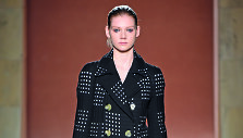 &bdquo;Victoria Beckham&ldquo; 2015-2016 m. rudens-žiemos kolekcijos modelis