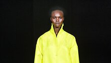 &bdquo;Balenciaga&ldquo; 2019&ndash;2020 m. rudens ir žiemos kolekcijos modelis