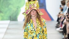 &bdquo;Michael Kors&ldquo; 2019 m. pavasario ir vasaros kolekcijos modelis