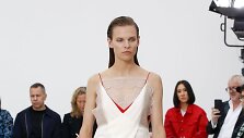 &bdquo;Victoria Beckham&ldquo; 2019 m. pavasario ir vasaros kolekcijos modelis