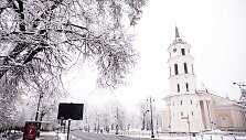 Į Vilnių sugrįžusi sniegu gausi žiema