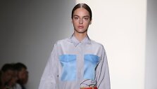 &bdquo;Ostwald Helgason&ldquo; 2015 m. pavasario-vasaros kolekcijos modelis 