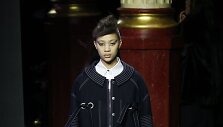 &bdquo;Kenzo&ldquo; 2016 m. rudens-žiemos kolekcijos modelis