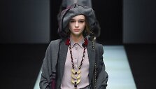 &bdquo;Giorgio Armani&ldquo; kolekcijos modelis