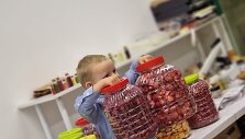Sūnus Ąžuolas su &bdquo;Čiau, Bra&scaron;ke&ldquo; produktais