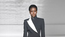 &bdquo;Givenchy&ldquo; 2019 m. pavasario ir vasaros kolekcijos modelis