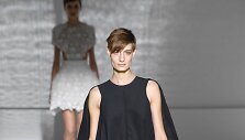 &bdquo;Givenchy&ldquo; 2019 m. pavasario ir vasaros kolekcijos modelis