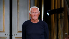 Dizaineris Giorgio Armani kolekcijos pristatyme
