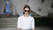 &bdquo;Carolina Herrera&ldquo; 2018 m. pavasario ir vasaros kolekcijos modelis