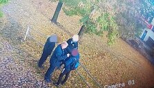 Saulius Rosteika, Vie&scaron;osios tvarkos skyriaus vyr. specialistas, pats nuvyko į nurodytą vietą ir pasikalbėjo su prane&scaron;ėjo nurodytais galimai vie&scaron;ąją tvarką pažeidinėjančiais asmenimis.