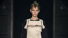 &bdquo;Marc by Marc Jacobs&ldquo; 2015 m. pavasario-vasaros kolekcijos modelis 