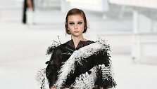 &bdquo;Chanel&ldquo; 2021 m. pavasario ir vasaros kolekcijos modelis