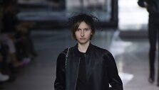 &bdquo;C&eacute;line&ldquo; 2019 m. pavasario ir vasaros kolekcijos modelis