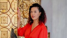 Agnės Deveikytės chalatų kolekcijos modelis