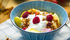Granola su graiki&scaron;ku jogurtu