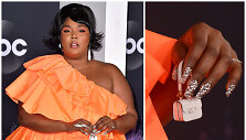 Lizzo rankinė Amerikos muzikos apdovanojimuose