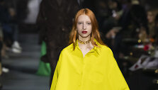 &bdquo;Valentino&ldquo; 2022 m. pavasario ir vasaros kolekcijos modelis