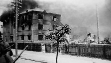 Tauragė, Dariaus ir Girėno al. ir Vytauto g. kampe stovėjęs pastatas (1941) 
