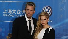 Kanadiečių dainininkė Avril Lavigne su vyru Chadu Kroegeriu
