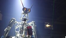 Pirmą albumą pristatę &bdquo;Compressorhead&ldquo; robotai papasakojo, kodėl atsisakė groti su SEL