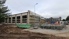 Vytauto gatvėje &scaron;iuo metu remontuojami pastatai, greta jų turėtų i&scaron;kilti baseinas, tačiau &scaron;iemet jo statybos vargu ar prasidės