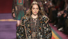 &bdquo;Etro&ldquo; 2017&ndash;2018 m. rudens ir žiemos kolekcijos modelis