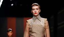 &bdquo;Fendi&ldquo; 2019&ndash;2020 m. rudens ir žiemos kolekcijos modelis