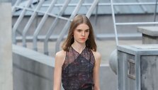 &bdquo;Chanel&ldquo; 2020 m. pavasario ir vasaros kolekcijos modelis