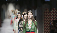 &bdquo;Gucci&ldquo; 2016 m. pavasario-vasaros kolekcijos modelis