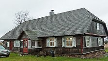 Danguolės ir Rimanto Letukų restauruotas etnografinis namas Erlėnų kaime. 