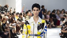 &bdquo;Dries Van Noten&ldquo; 2019 m. pavasario ir vasaros kolekcijos modelis