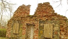 &Scaron;ateikų dvaro sodybos ledainės liekanos