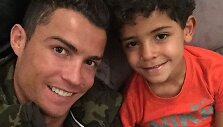 Cristiano Ronaldo su sūnumi Cristiano jaunesniuoju