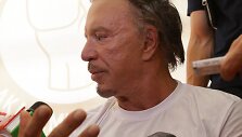 Aktorius Mickey Rourke Maskvoje garbino Rusijos prezidentą Vladimirą Putiną