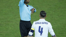 Janny Sikazwe ir Sergio Ramosas