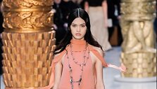 &bdquo;Chlo&eacute;&ldquo; 2020&ndash;2021 m. rudens ir žiemos kolekcijos modelis