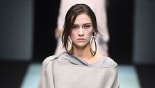 &bdquo;Giorgio Armani&ldquo; kolekcijos modelis