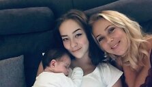 Ineta Stasiulytė su dukromis Upe ir Marija