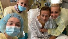 Aleksejus Navalnas su &scaron;eima klinikoje &bdquo;Charite&ldquo;