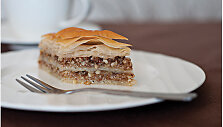 Baklava su graikiniais rie&scaron;utais ir migdolais