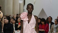 &bdquo;Miu Miu&ldquo; 2019 m. pavasario ir vasaros kolekcijos modelis