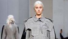 &bdquo;Comme des Gar&ccedil;ons&ldquo; 2019 m. pavasario ir vasaros kolekcijos modelis