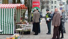 Gėlių prekyba Jotvingių turgavietėje