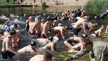 Prie Jonavos rajone esančio &Scaron;veicarijos tvenkinio vyko plaukimo varžybos.