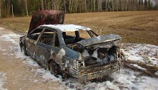 Varėnos rajone sudegęs &bdquo;VW Passat&ldquo;
