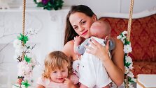 Ineta Puzaraite-Žvagulienė su dukra Barbora ir sūnumi Bernardu
