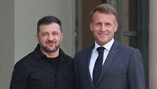 Volodymyras Zelenskis ir Emmanuelis Macronas / AFP