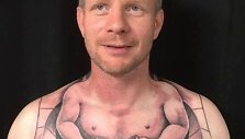 Vilkiko vairuotojas Kenis Oleren&scaron;ou i&scaron;garsėjo tatuiruote.