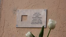 Sankt Peterburge atidengtas atminimo ženklas ra&scaron;ytojui Juozui Jurkūnui